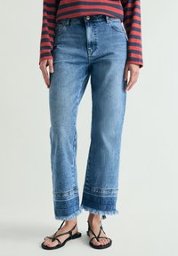 Свободные джинсы