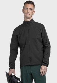 Спортивная куртка