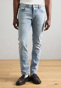 Узкие джинсы Узкие джинсы