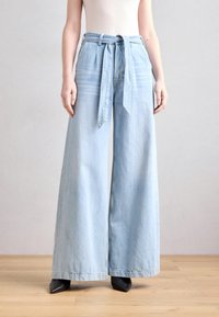 Широкие брюки