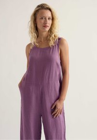 Джинсовый комбинезон