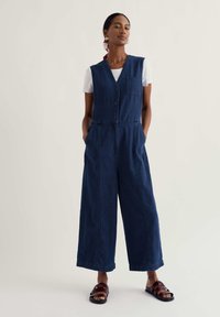 Джинсовый комбинезон