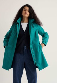 Короткое пальто