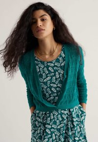 Вязаная кофта