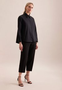 Атласная блузка