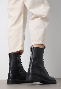 Полусапожки на платформе