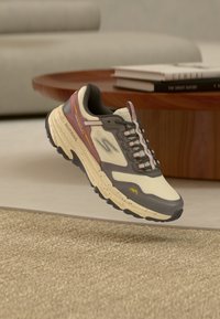 Кроссовки для ходьбы