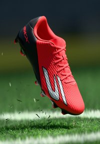 Футбольные бутсы Футбольные бутсы