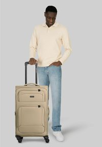 Чемодан на колесах Чемодан на колесах