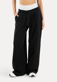 Спортивные штаны