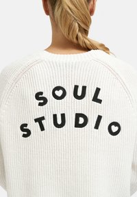 Пуловер Пуловер