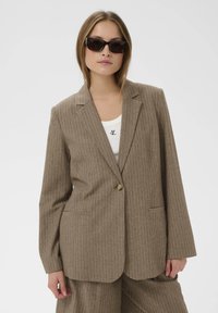 Короткое пальто