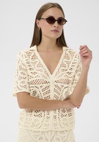 Вязаная кофта