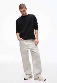 Свободные джинсы