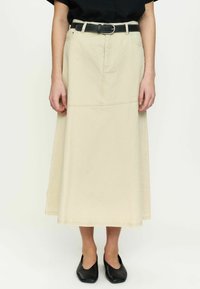 Юбка с накладными карманами