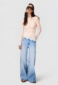 Кружевная блузка