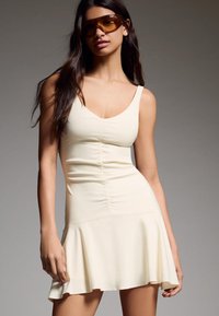 Короткое платье