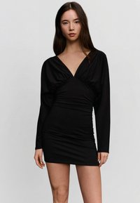 Платье футляр