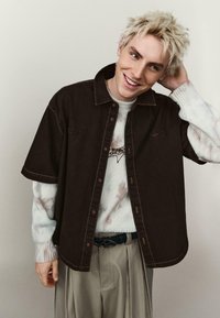 Рубашка с коротким рукавом