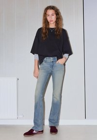 Клешеные брюки