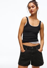 Джинсовые шорты Джинсовые шорты