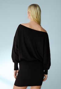 Вязаное платье