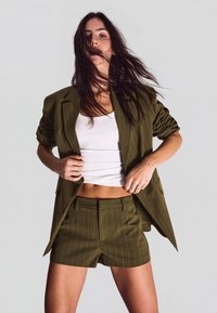 Шорты Шорты