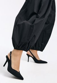 Туфли на высоком каблуке