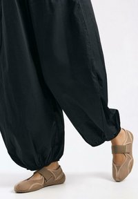 Спортивные балетки