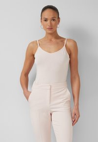 Топ на бретельках Топ на бретельках