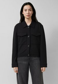 Блейзер с накладными карманами