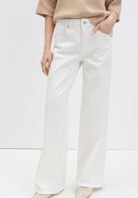 Свободные джинсы