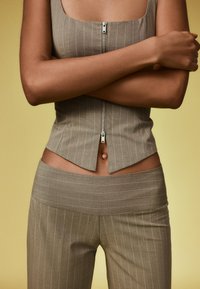 Прямые брюки