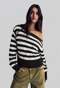 Пуловер в полоску Пуловер в полоску