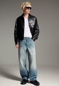 Свободные джинсы