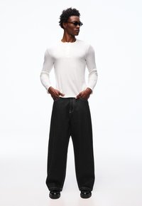 Свободные джинсы