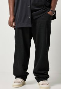 Свободные джинсы Свободные джинсы