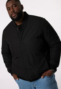 Куртка бомбер