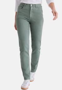 Узкие джинсы