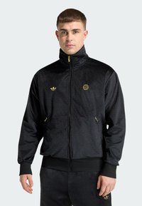 Спортивная куртка