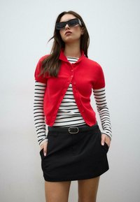 Юбка с накладными карманами