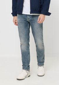 Узкие джинсы Узкие джинсы