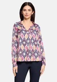 Атласная блузка