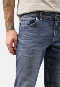 Узкие джинсы Узкие джинсы