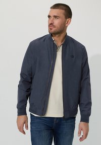 Куртка бомбер