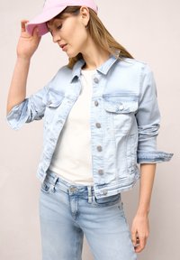 Джинсовая куртка