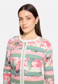 Вязаная кофта Вязаная кофта