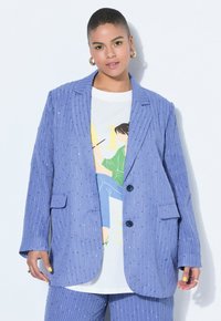 Короткое пальто