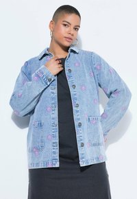 Джинсовая куртка