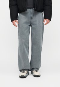 Свободные джинсы